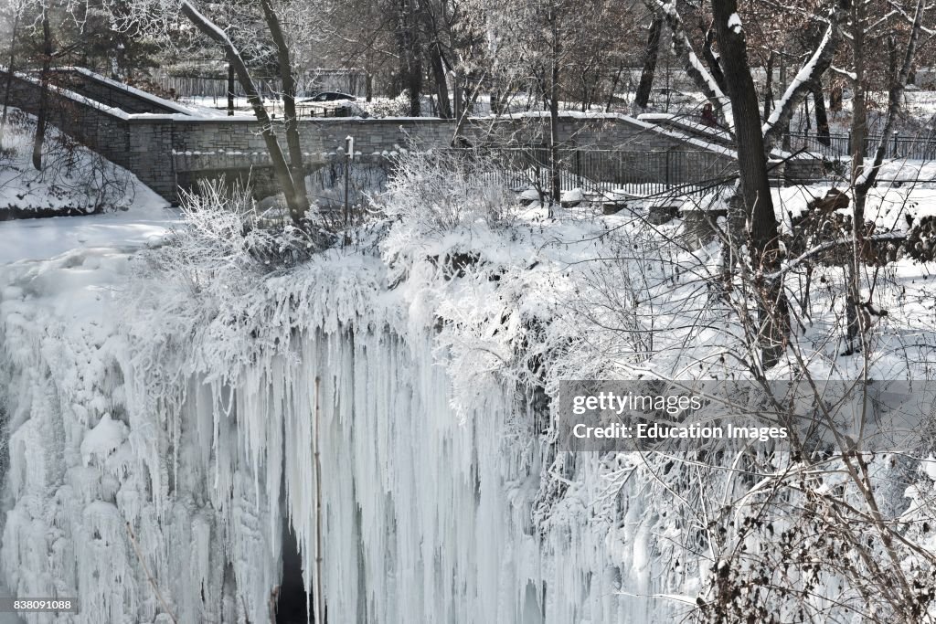 Minnesota, Minneapolis, Frosty Minnehaha Falls Park, Minnehaha Falls