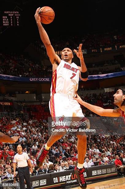 Shawn Marion of the Miami Heat shoots against the Houston Rockets on November 24, 2008 at the American Airlines Arena in Miami, Florida. NOTE TO...
