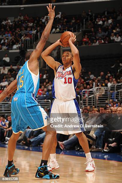 Eric Gordon of the Los Angeles Clippers looks to make a pass against Rasual Butler of the New Orleans Hornets at Staples Center on November 24, 2008...