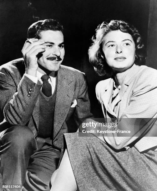 Ingrid Bergman et Sam Wanaker qui joueront ensemble dans la pièce de Maxwell Anderson 'Joan of Lorraine' , à Broadway, New York City, Etats-Unis en...