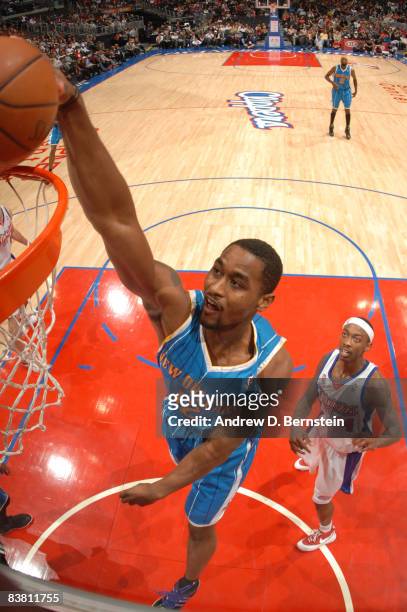Hilton Armstrong of the New Orleans Hornets goes up for a dunk against the Los Angeles Clippers at Staples Center on November 24, 2008 in Los...
