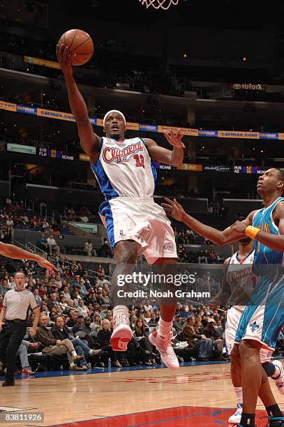 Al Thornton of the Los Angeles Clippers goes up for a shot against the New Orleans Hornets at Staples Center on November 24, 2008 in Los Angeles,...