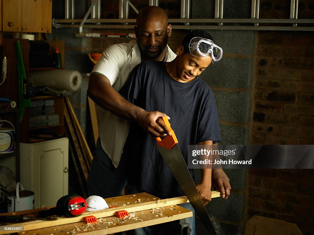父と息子にして 10 代の木工細工