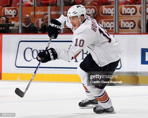 Shawn Horcoff of the Edmonton Oilers makes a pass during a NHL game against the Detroit Red Wings on November 17, 2008 at Joe Louis Arena in Detroit,...