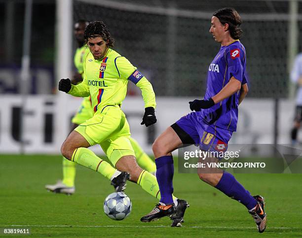 Lyon's Brazilian midfielder Pernambucano Juninho tries to stop Fiorentina's midfielder Riccardo Montolivo during their Champions League group F...