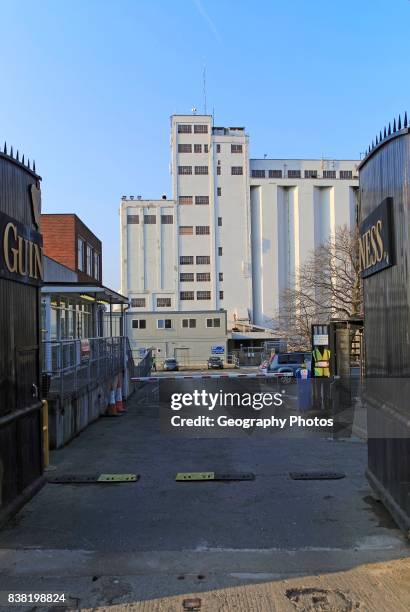 Entrance gateway from Thomas Street to part Guinness Brewery, St. JamesÍ Gate, Dublin, Ireland.