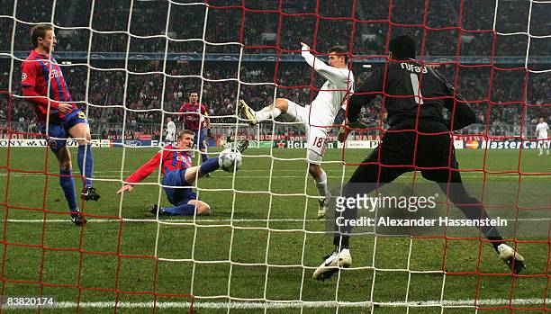 Miroslav Klose of Bayern Muenchen scores the first goal during the UEFA Champions League Group F match between FC Bayern Muenchen and Steaua...