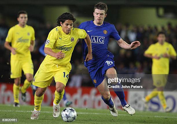 Michael Carrick of Manchester United clashes with Mati Fernandez of Villarreal during the UEFA Champions League Group E game between Villarreal and...