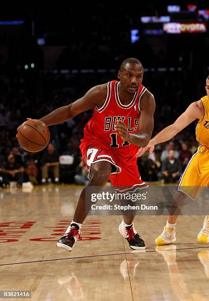 Lindsey Hunter of the Chicago Bulls drives against the Los Angeles Lakers on November 18, 2008 at Staples Center in Los Angeles, California. The...