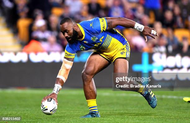 Semi Radradra of the Eels scores a try during the round 25 NRL match between the Brisbane Broncos and the Parramatta Eels at Suncorp Stadium on...