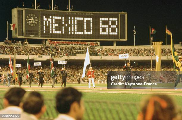 Cérémonie de clôture des jeux olympiques d'été à Mexico, Mexique le 27 octobre 1968.