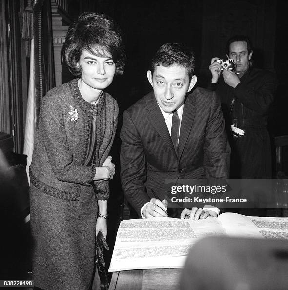 Serge Gainsbourg et sa femme Pancrazzi signe le