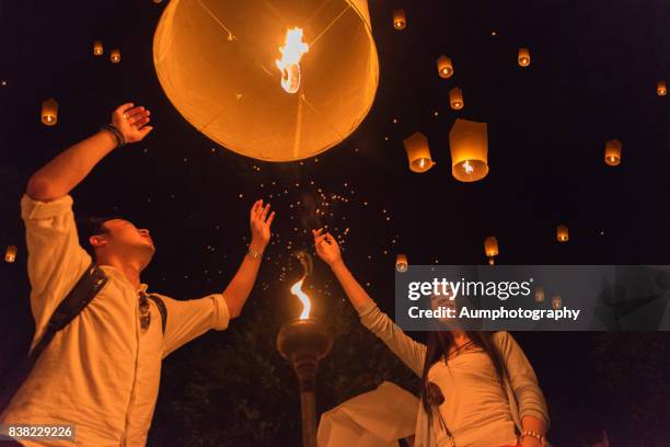 the chinese foreign tourists  made lantern in yi peng festival, chiangmai, thailand. - yi peng stock-fotos und bilder