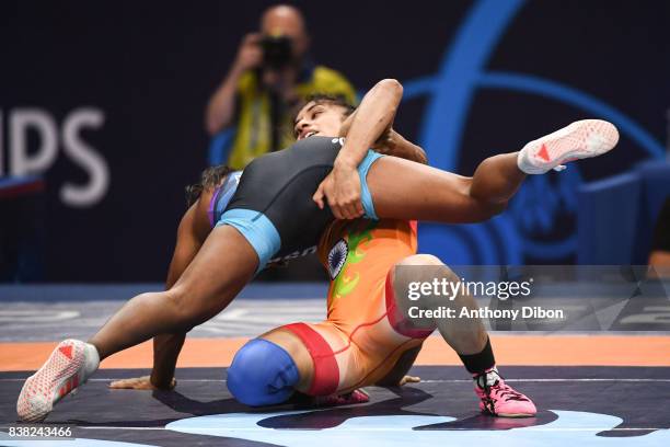 Vinesh Vinesg and Victoria Lacey Anthony during the female wrestling 48 kg competition during the Paris 2017 Women's World Championships at...