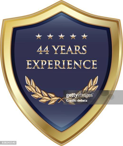 stockillustraties, clipart, cartoons en iconen met vier van de veertig jaar ervaring gouden schild - 40 44 years