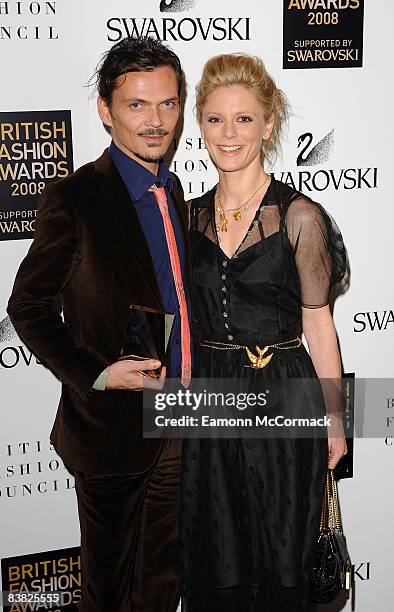 Designer Matthew Williamson and actress Emilia Fox pose at the winners boards at the British Fashion Awards 2008 November 25, 2008 in London, England.