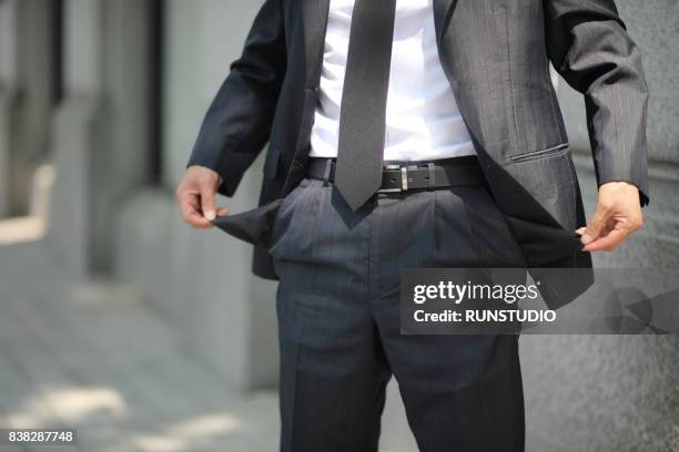 man holding empty pockets - hosentasche stock-fotos und bilder