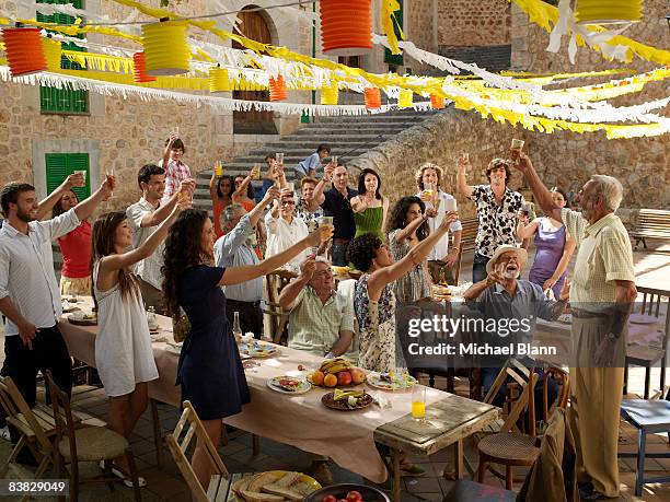older man makes a toast to the group - españoles fotografías e imágenes de stock