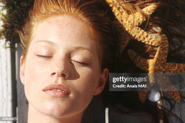 young woman lying outdoors, sunbathing - cutis claro fotografías e imágenes de stock