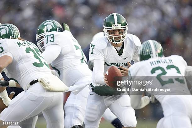 Michigan State QB Brian Hoyer in action, handoff to Javon Ringer vs Penn State. State College, PA CREDIT: Damian Strohmeyer