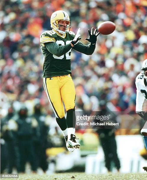Green Bay Packers wide receiver Don Beebe goes up high to make a catch during the NFC Championship Game, a 30-13 victory over the Carolina Panthers...