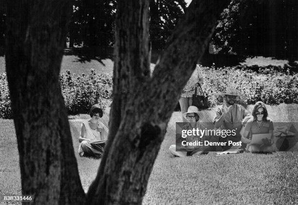 Drawing On Good Advice Denver artist Bob Ragland offers instructions to three of his students on How to draw trees. Ragland and, from left, Jean...