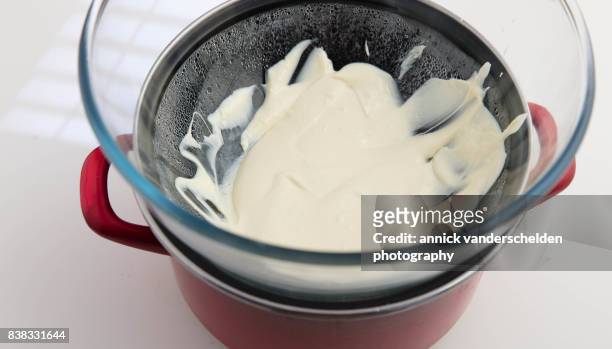 chopped white chocolate au bain-marie. - molke stock-fotos und bilder