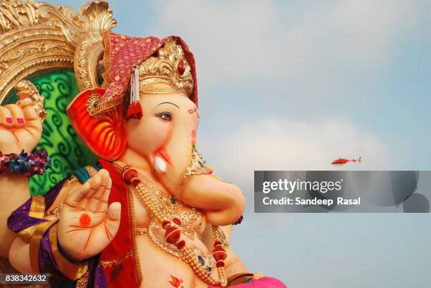 ganesh idol waiting to get immersion - ganesh chaturthi stock pictures, royalty-free photos & images