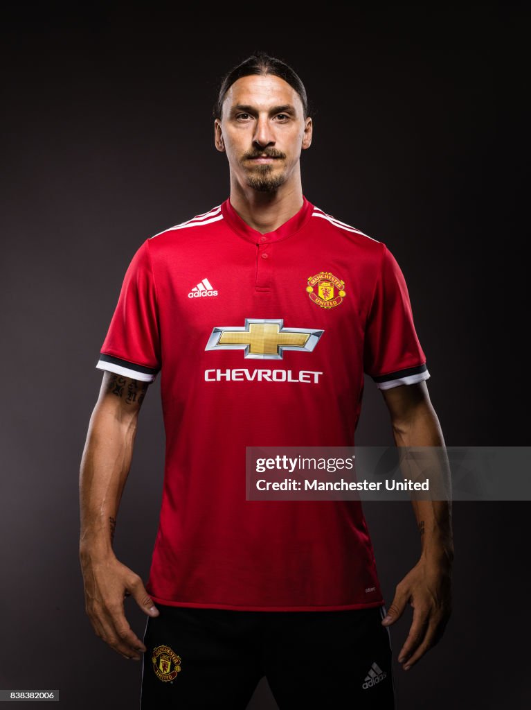Zlatan Ibrahimovic Signs New Contract at Manchester United