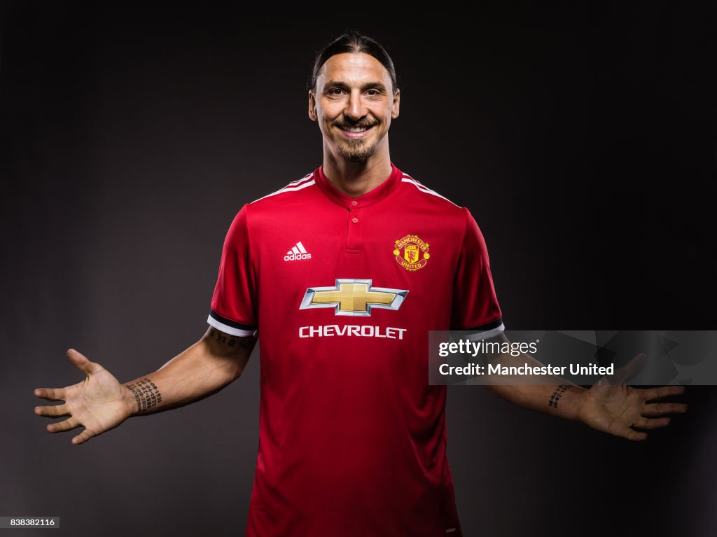 Zlatan Ibrahimovic Signs New Contract at Manchester United.