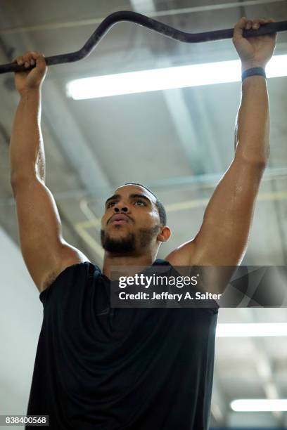 Dj Reed Hamstring Pull Hanging Pull Up Bar Photos and Premium High Res Pictures - Getty Images