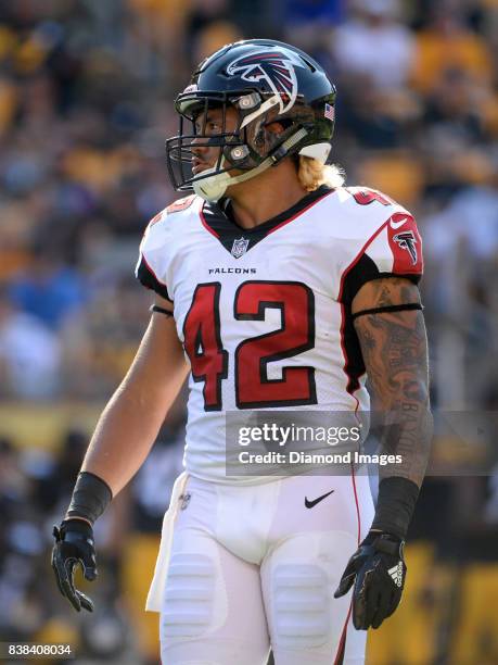 Duke Riley Mullet 202 Duke Riley American Football Player Stock Photos, High-Res Pictures ...