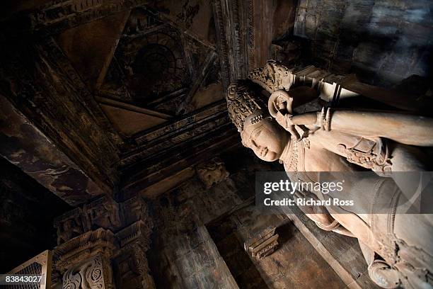 statue at jain temple, unesco world heritage site - jain temple - fotografias e filmes do acervo