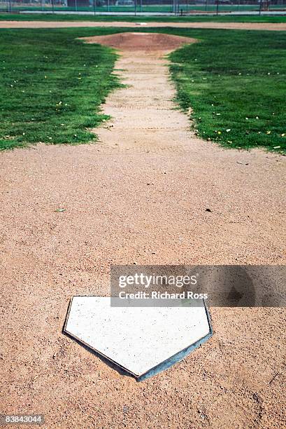 view of home plate and pitcher's mound - home base photos et images de collection