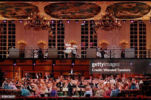 Andre Rieu Audience 969 Andre Rieu Orchestra Stock Photos, High-Res Pictures, and Images ...