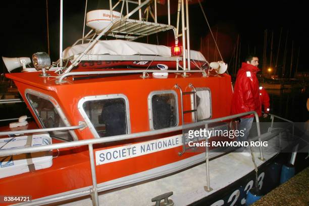 Rescuers stand on their boat during their researchs after a Air New Zealand airbus A320 plane crashed on November 27, 2008 off the southern city of...