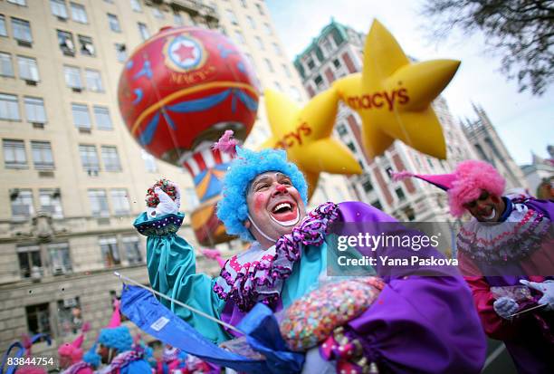 Parade participants throw confetti at the audience in front of the Macy's float at the annual Macy's Thanksgiving Day Parade on November 27, 2008 in...