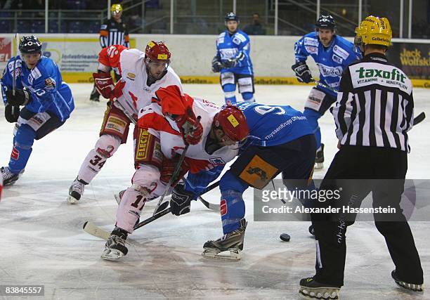 Dustin Whitecotton of Straubing in action with Nikolaus Mond of Hannover during the DEL match between Straubing Tigers and Hannover Scorpions at the...