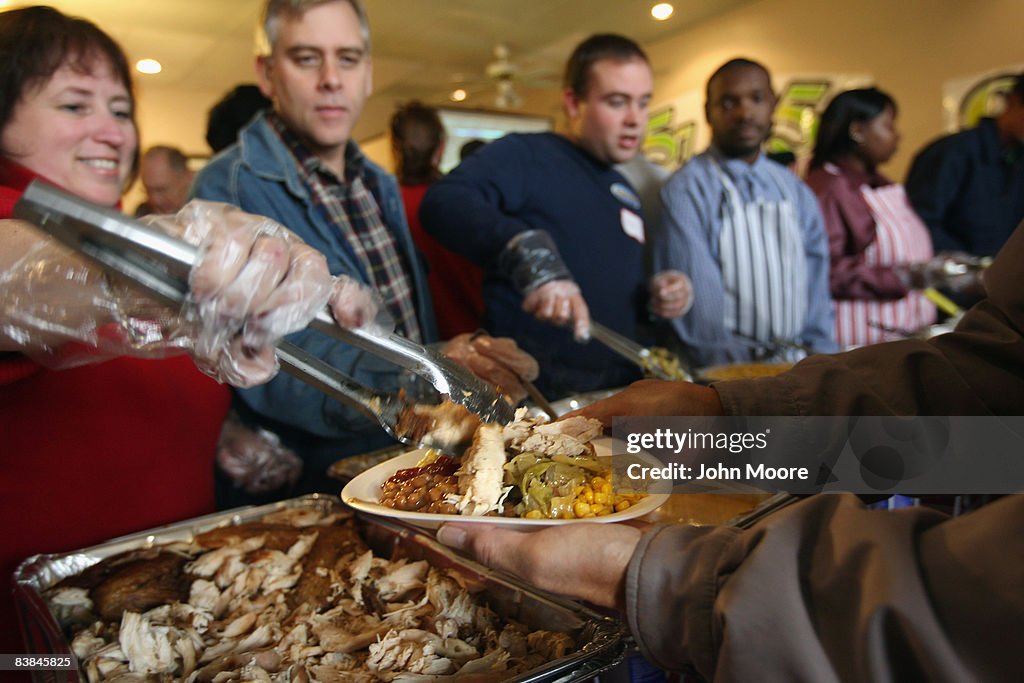Christian Groups Feed Homeless On Thanksgiving