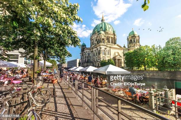 view of spree river and berliner dom, berlin, germany - berlin photos et images de collection