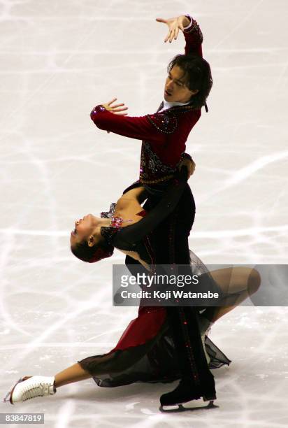 Cathy Reed and Chris Reed of Japan perform during Ice Dance Compulsory of the ISU Grand Prix of Figure Skating NHK Trophy at Yoyogi National...
