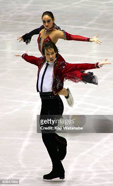 Cathy Reed and Chris Reed of Japan perform during Ice Dance Compulsory of the ISU Grand Prix of Figure Skating NHK Trophy at Yoyogi National...