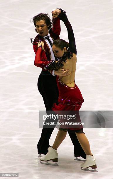 Cathy Reed and Chris Reed of Japan perform during Ice Dance Compulsory of the ISU Grand Prix of Figure Skating NHK Trophy at Yoyogi National...