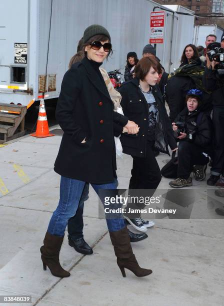 Katie Holmes arrives to the Big Apple Circus on November 27, 2008 in New York City.
