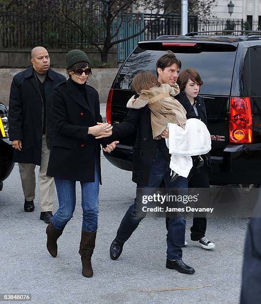 Katie Holmes, Suri Cruise, Tom Cruise and Isabella Cruise arrive to the Big Apple Circus on November 27, 2008 in New York City.