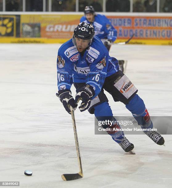 Eric Chouinard of Straubing in action during the DEL match between Straubing Tigers and Hannover Scorpions at the Eisstadion am Pulverturm on...