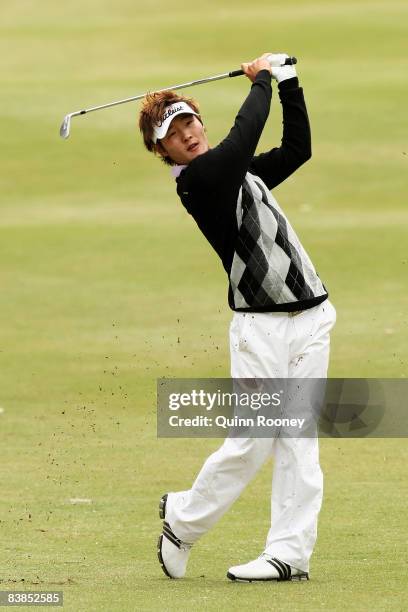 Danny Lee of New Zealand plays his second shot on the first hole during the third round of the 2008 Australian Masters at Huntingdale Golf Club on...