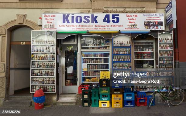 "wasserhäuschen", kiosk, with over 200 varieties of beer in bornheim - booth stock-fotos und bilder