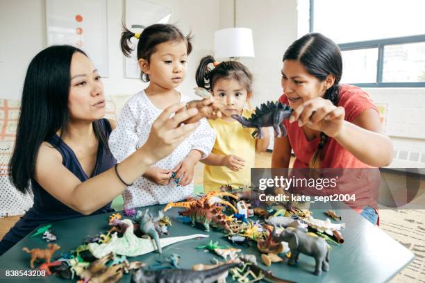 幸せな子供時代 - play date ストックフォトと画像