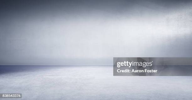 studio backdrops - infinito fotografías e imágenes de stock